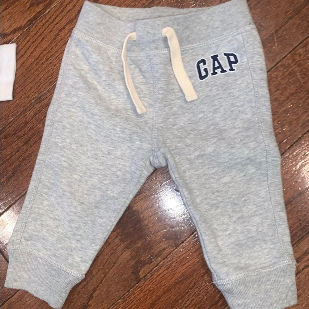 Baby Boy 6–12M Outfit GAP Joggers &‎ Garanimals Long Sleeve Shirt